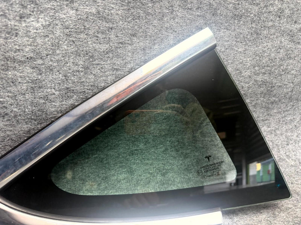 ♦️17–23 TESLA MODEL 3 REAR RIGHT SIDE DOOR QUARTER WINDOW GLASS OEM, 43R-004529