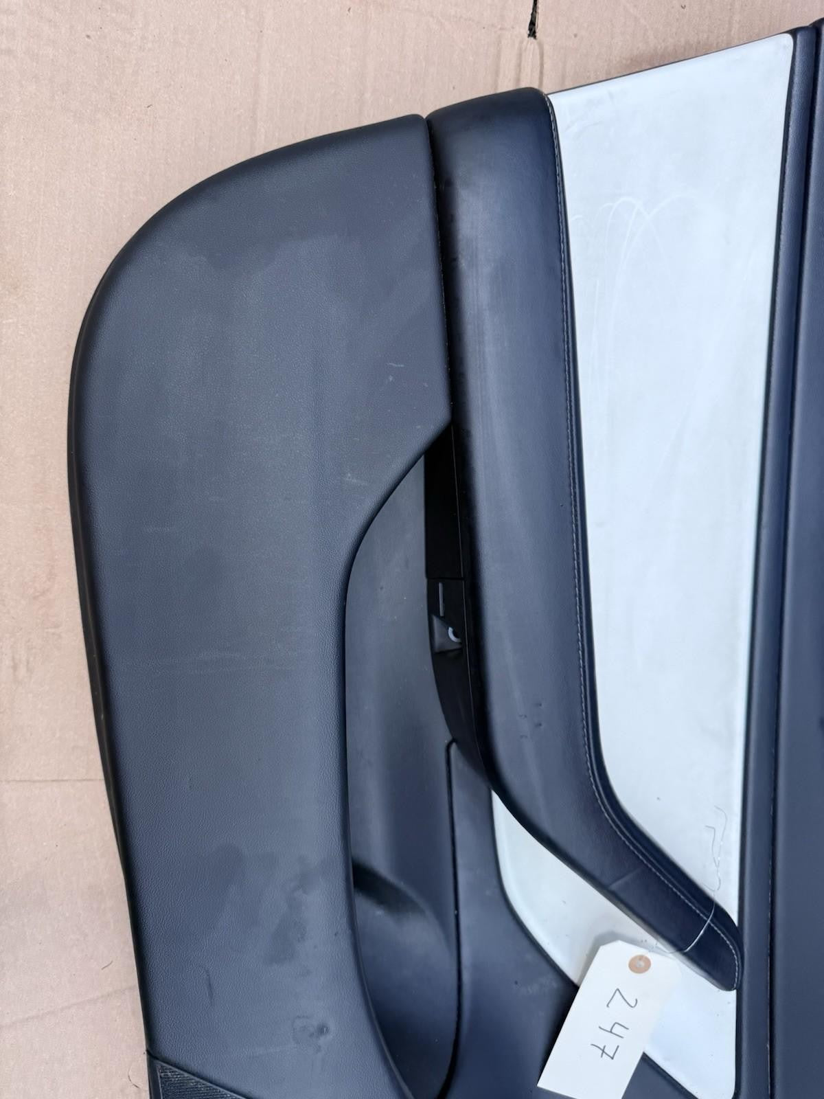 ♦️2016-2020 TESLA MODEL X FRONT LEFT SIDE DOOR TRIM PANEL OEM, 1055327-21-M
