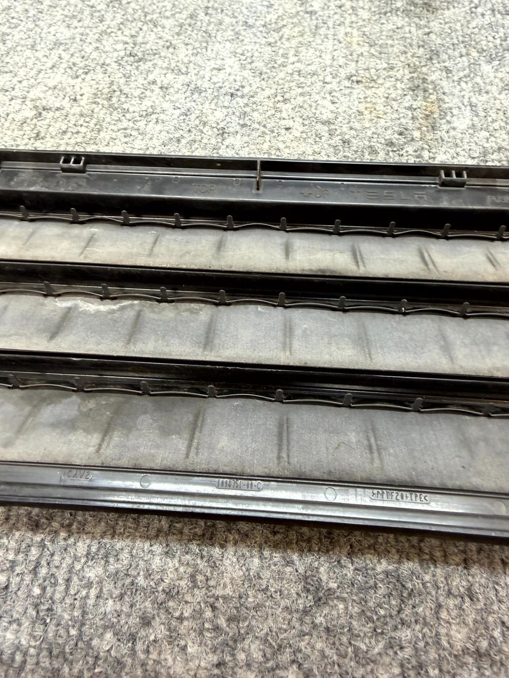 2017–2023 TESLA MODEL 3 AIR EXTRACTOR CABIN VENT GRILLE OEM, 1098751-00-C