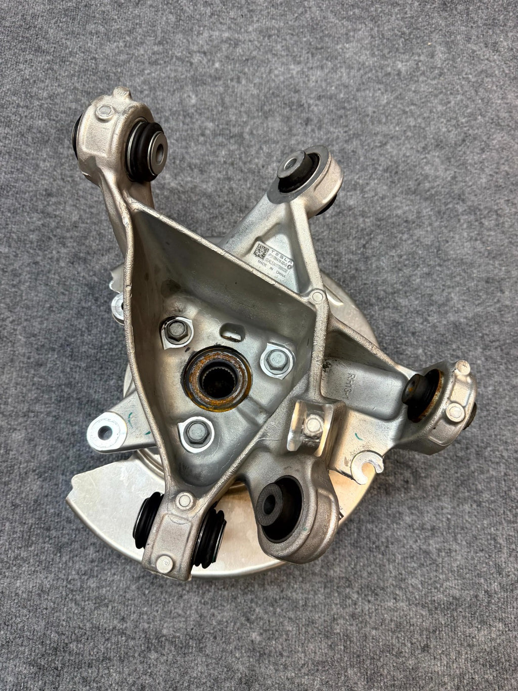 2020-2024 TESLA MODEL Y REAR RIGHT SPINDLE KNUCKLE HUB & SHIELD OEM,1188416-00-G