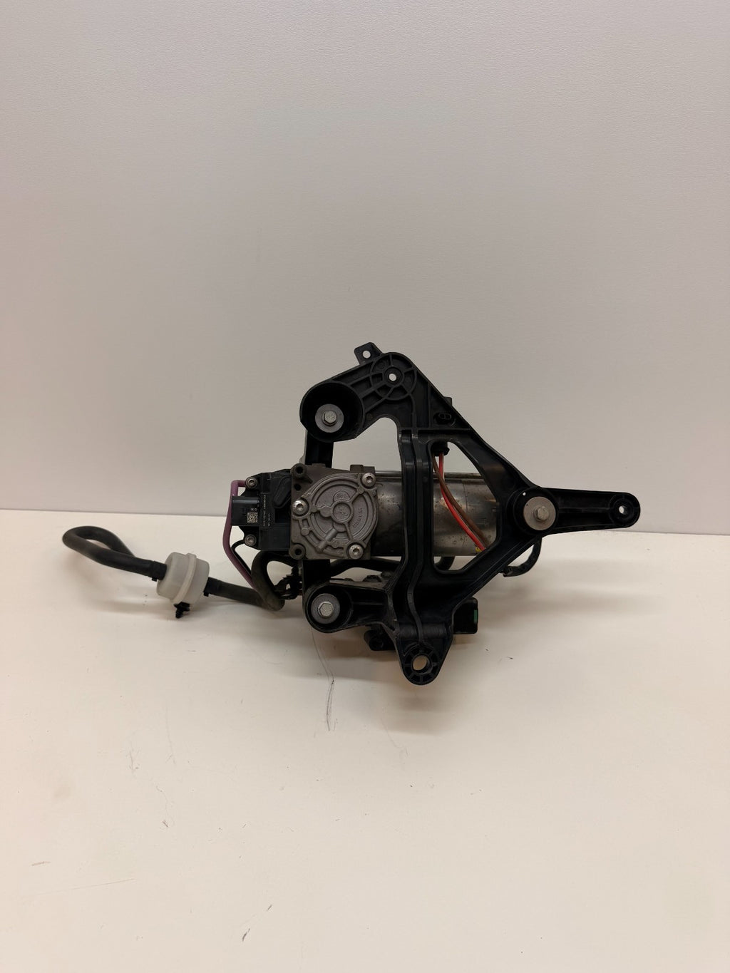 12-15 Tesla Model S Air Suspension Compressor Pump W/ Bracket Asembly 4430203031