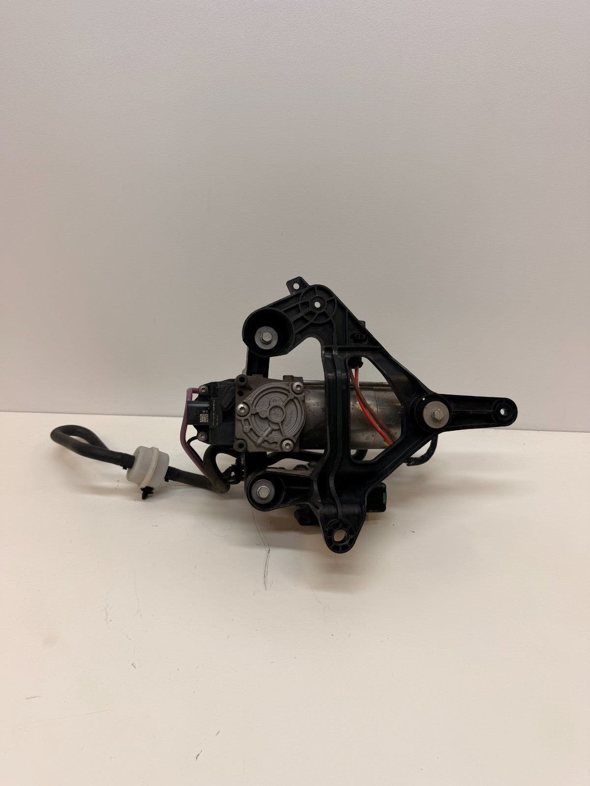 12-15 Tesla Model S Air Suspension Compressor Pump W/ Bracket Asembly 4430203031