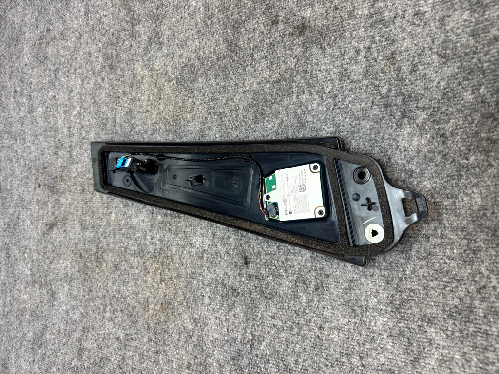 2017‑2023 TESLA MODEL 3 RIGHT SIDE B‑PILLAR APPLIQUE W/CAMERA OEM, 1100441-00-E