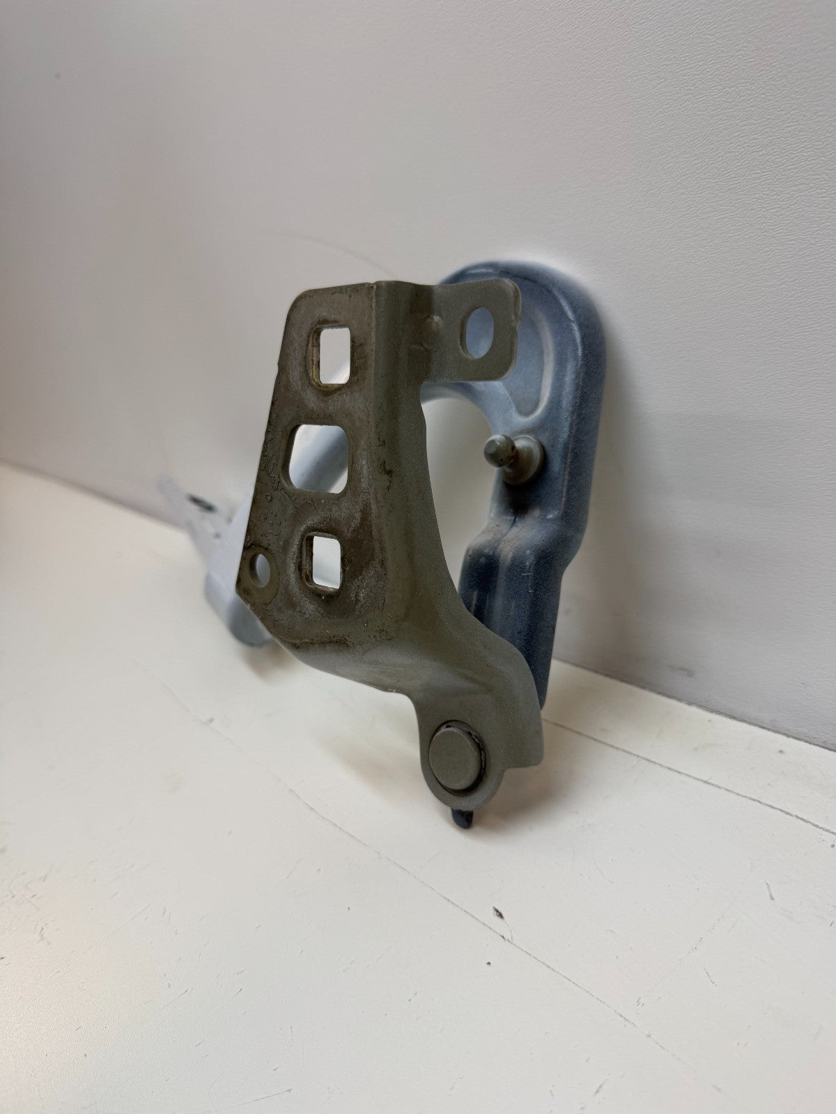 2020-2024 Tesla Model Y Front Right Passenger Side Hood Hinge 1496268-00-C