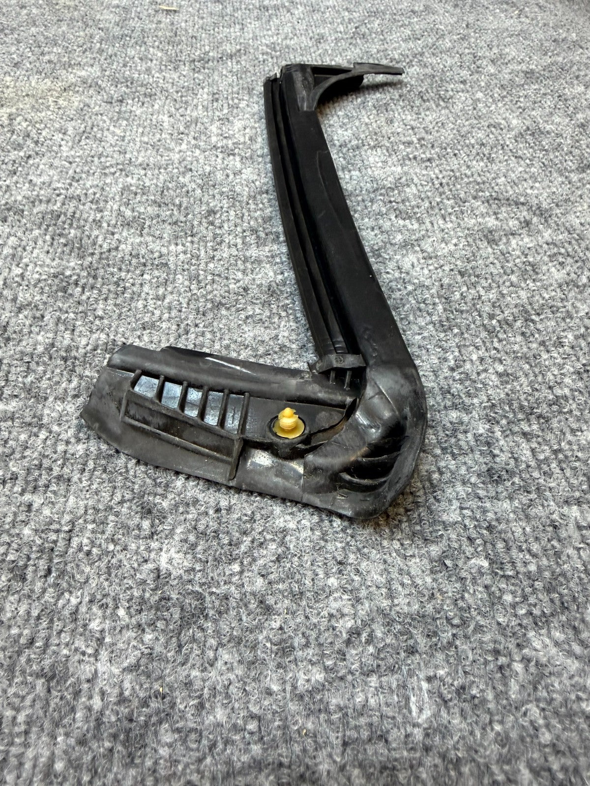 2020 - 2024 TESLA MODEL Y REAR LEFT SIDE DOOR SEAL WEATHERSTRIP OEM 1497715-00-D