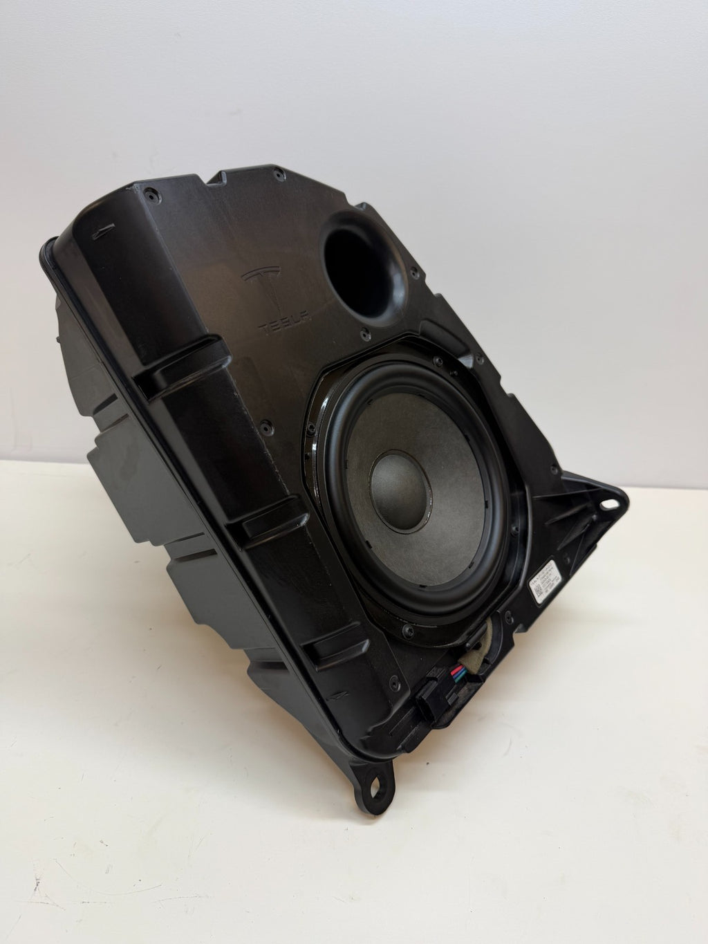 2020-2024 Tesla Model Y Audio Speaker Subwoofer Bass Box Assembly 1507154-00-D