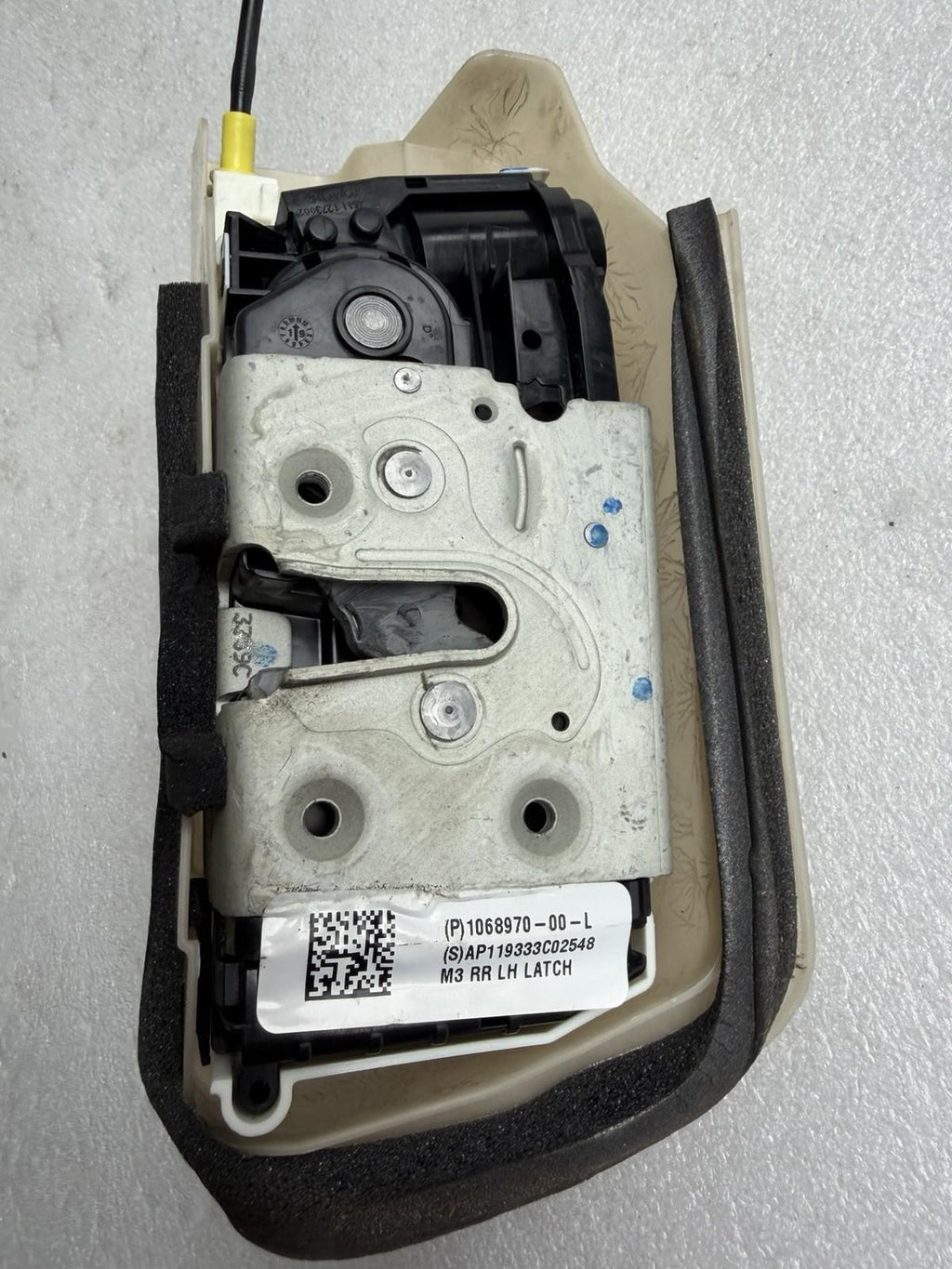 ♦️17-23 TESLA MODEL 3 REAR LEFT SIDE DOOR LOCK LATCH ACTUATOR OEM, 1068970-00-L