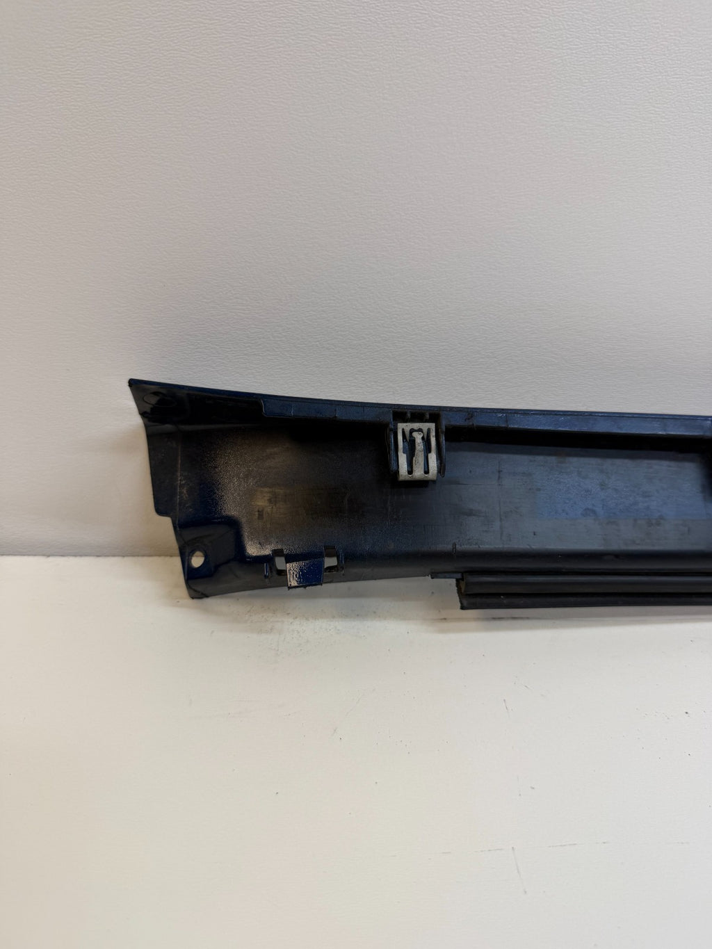 2012-25 Model S Passenger Rocker Skirt Molding Scuff Panel Right RH 1012217-00-F