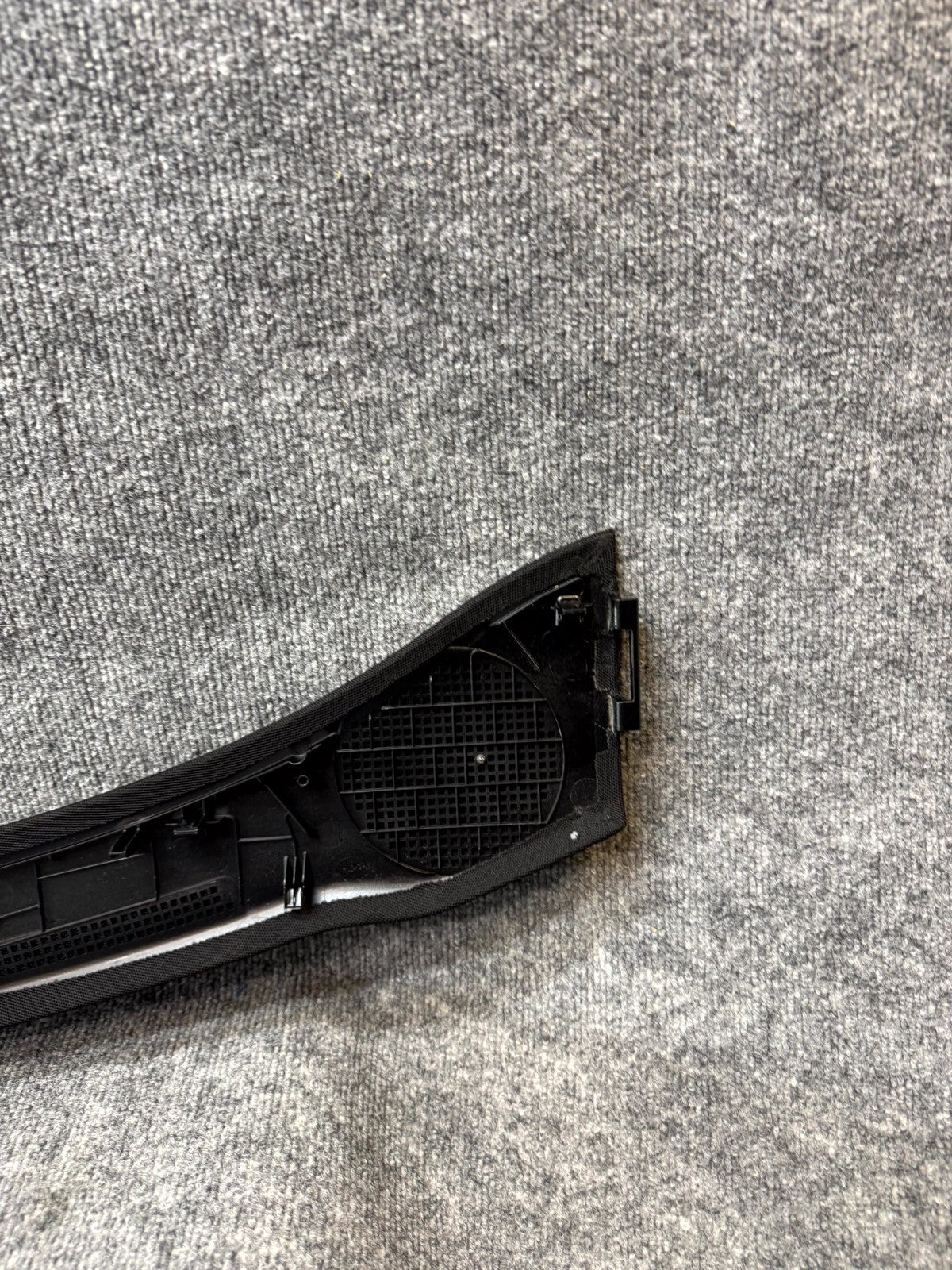 2020-2024 TESLA MODEL Y DASHBOARD DEFROSTER SPEAKER TRIM PANEL OEM, 1766372-00-A