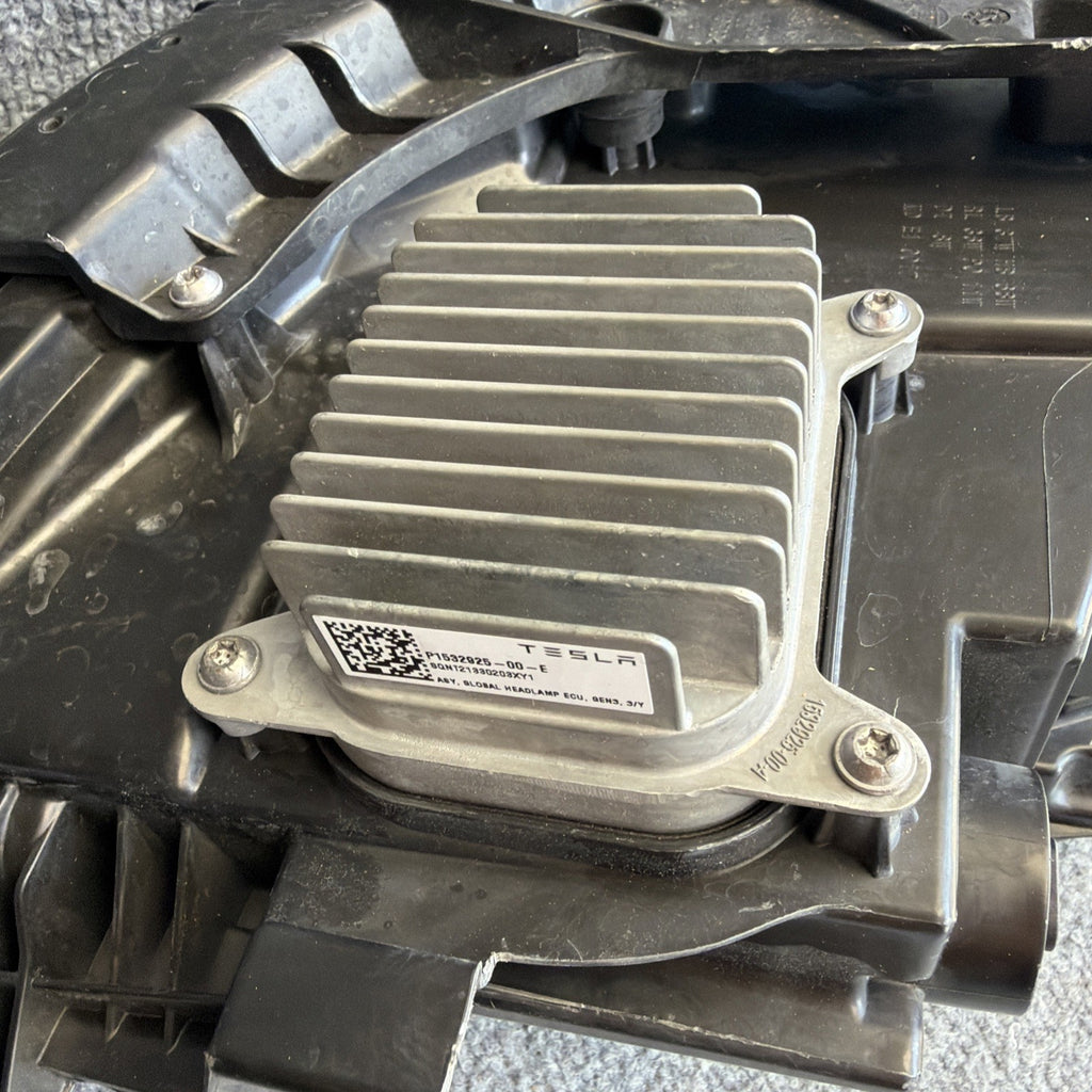 2021-2023 TESLA MODEL 3 Y LEFT HEADLIGHT PROJECTOR MATRIX 2ND GEN 1514952-00-C