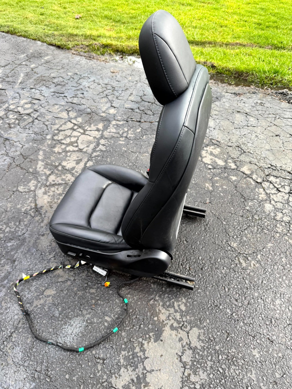 ♦️17 - 23 TESLA MODEL 3 Y FRONT LEFT DRIVER SIDE SEAT ASSEMBLY OEM, 1456942-00-E