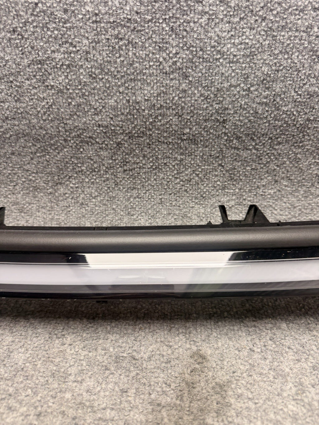 2025 2026 TESLA MODEL Y JUNIPER CENTER TAILLIGHT OEM LIFT GATE LED 2038294-00-C