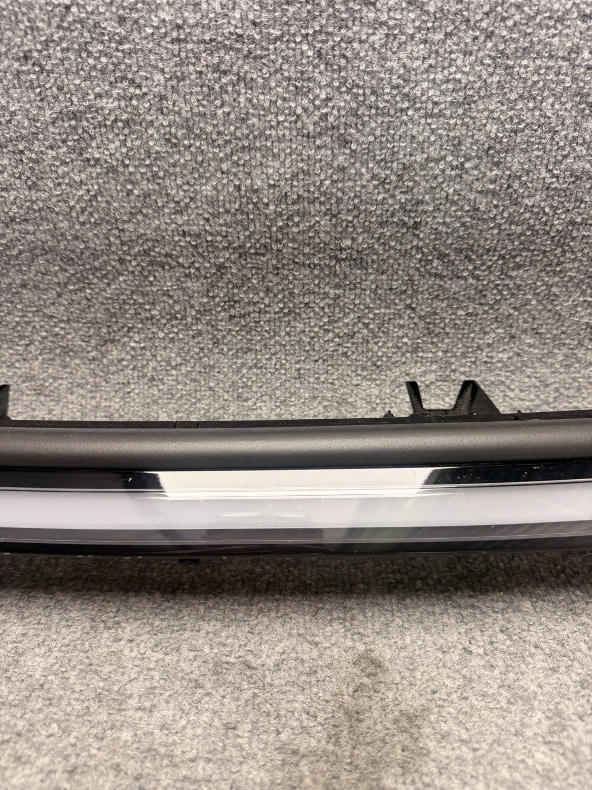 2025 2026 TESLA MODEL Y JUNIPER CENTER TAILLIGHT OEM LIFT GATE LED 2038294-00-C