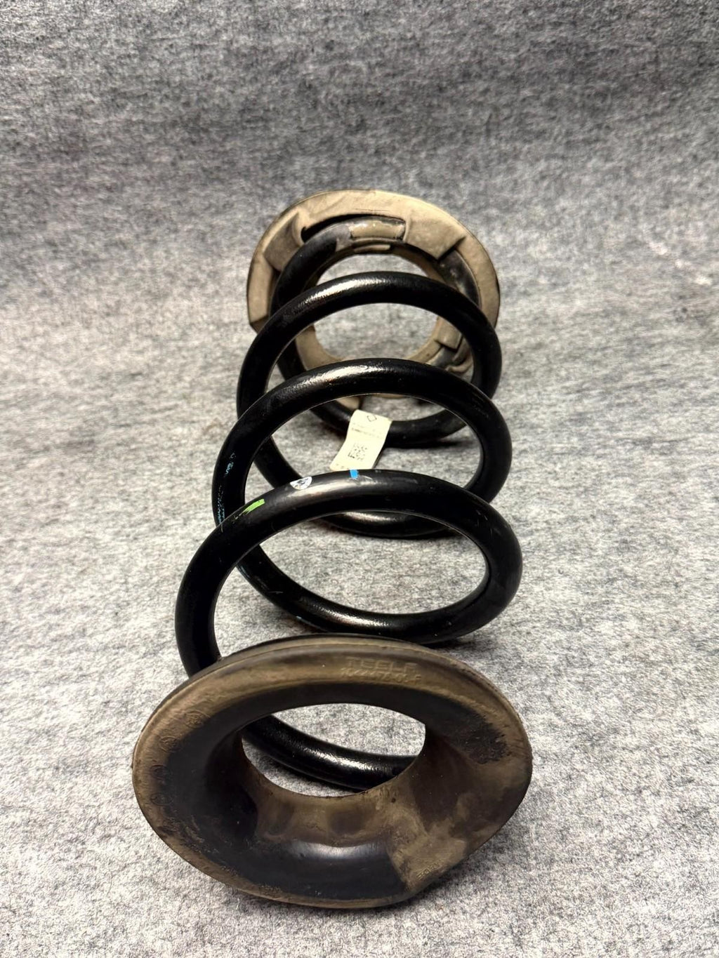 ♦️2017 - 2023 TESLA MODEL 3 REAR LEFT & RIGHT COIL SPRING OEM, 1044472-00-G