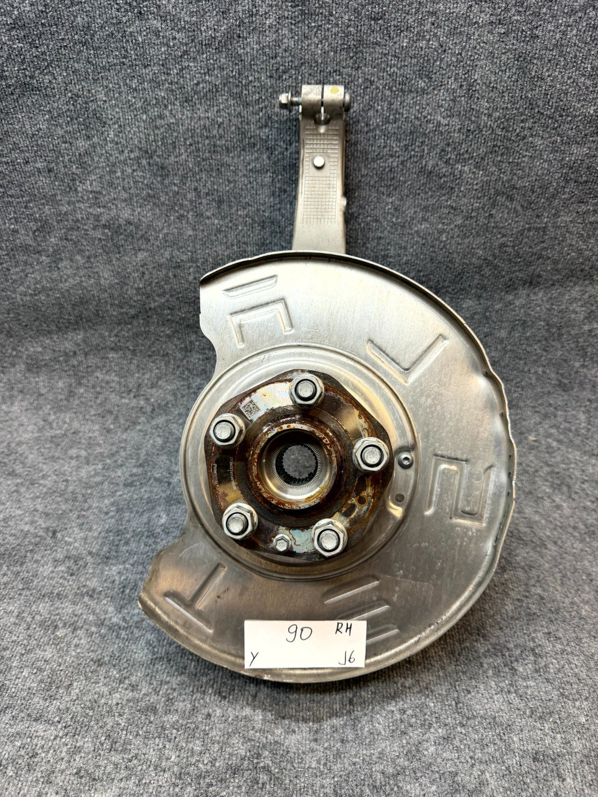 2020-2024 TESLA MODEL Y FRONT RIGHT SPINDLE KNUCKLE HUB & SHIELD OEM, 118831600E