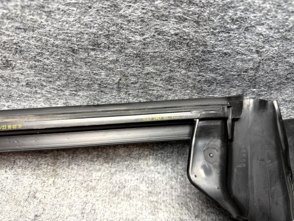 ♦️2017-2023 TESLA MODEL 3 FRONT RIGHT DOOR INNER WEATHERSTRIP OEM, 1090495-00-E