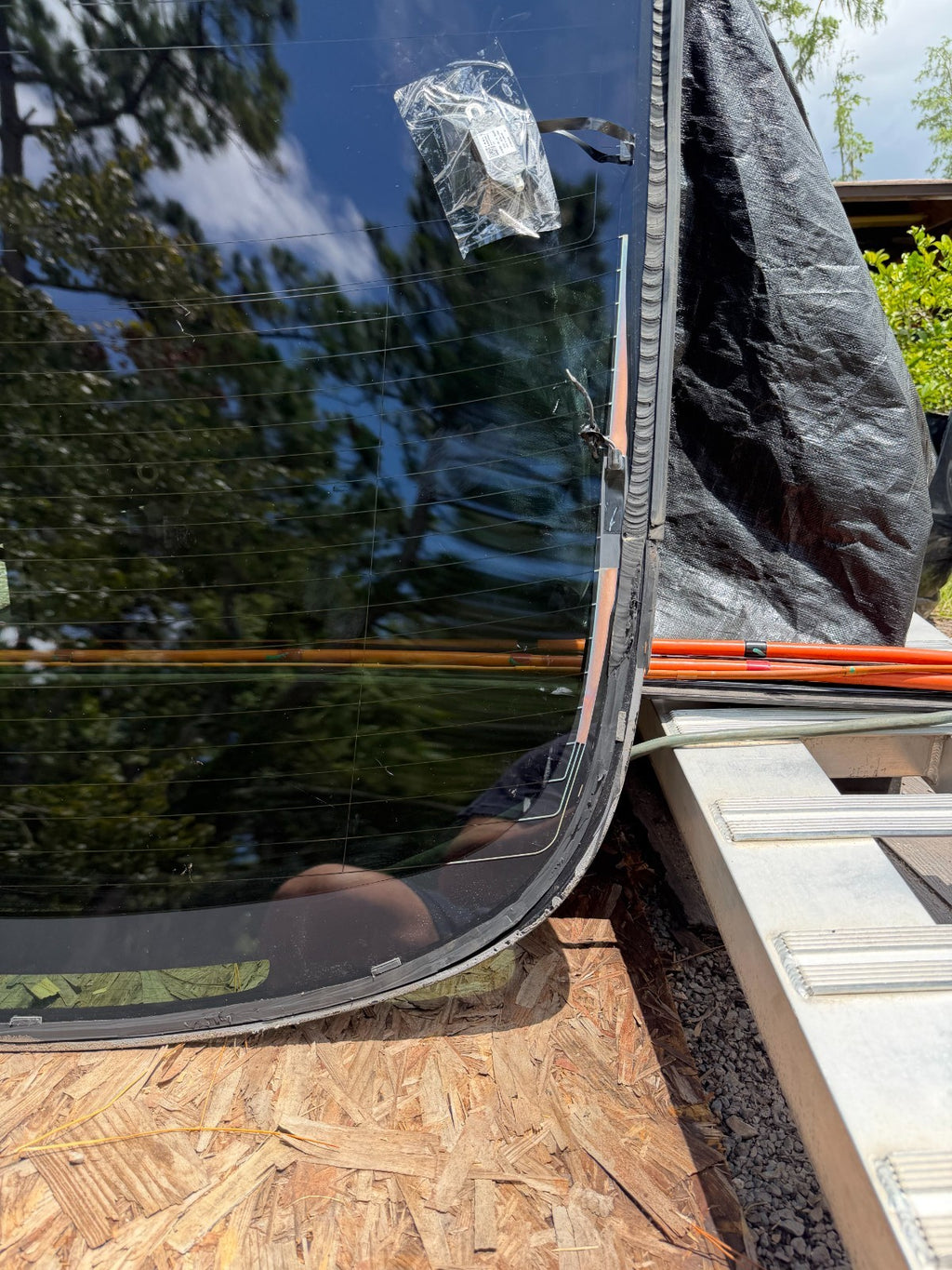 2021-23 Model 3 M3 Rear Trunk Panoramic Backlite Glass Back Section