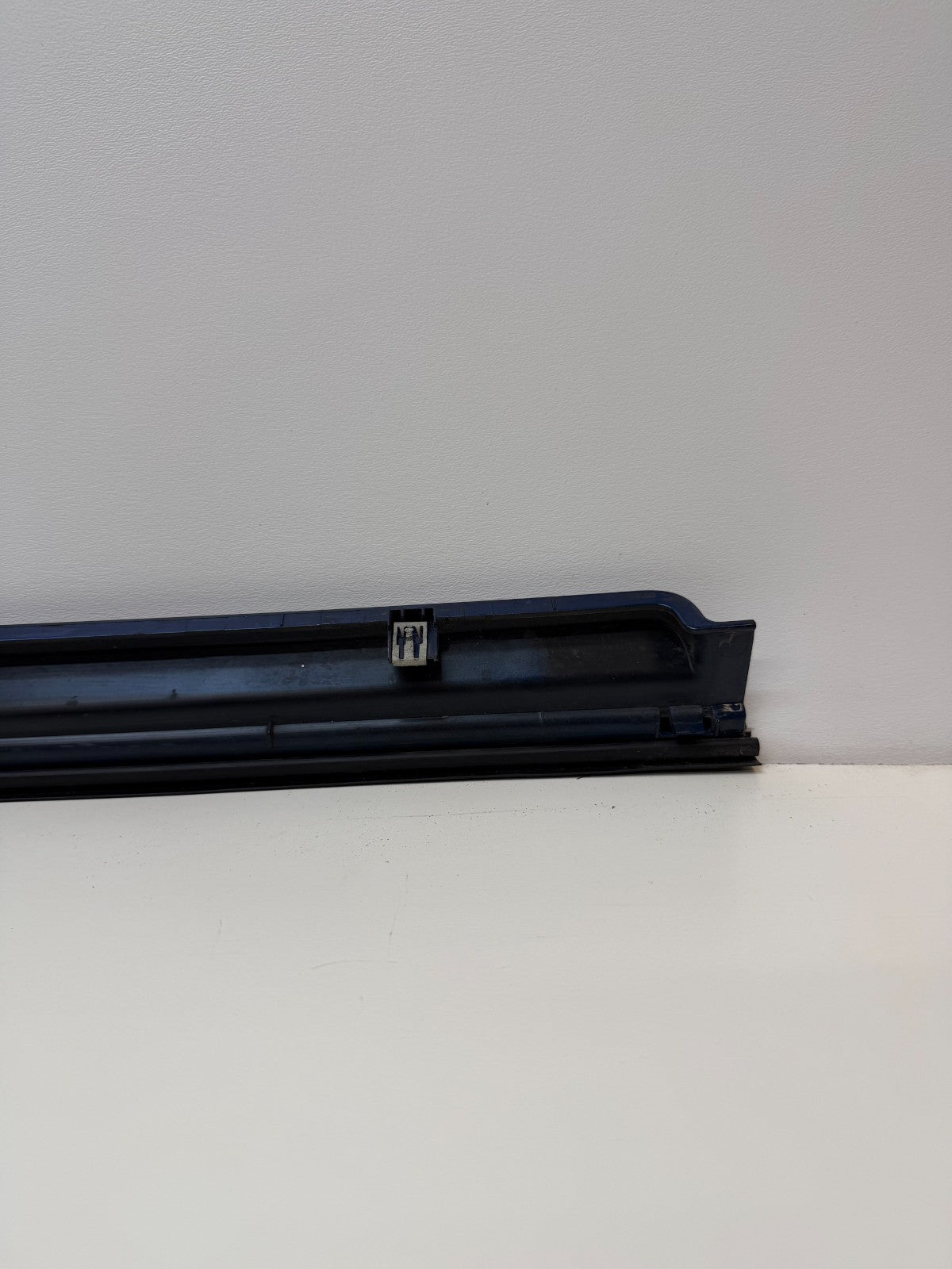 2012-25 Model S Passenger Rocker Skirt Molding Scuff Panel Right RH 1012217-00-F