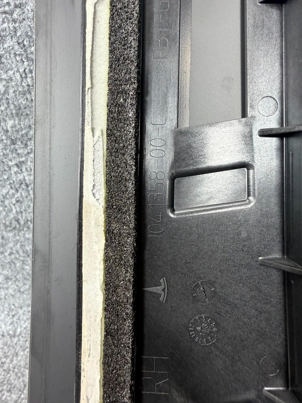 16-20 Tesla Model X Rear Right B Pillar Applique Molding Trim OEM 1041358-00-C
