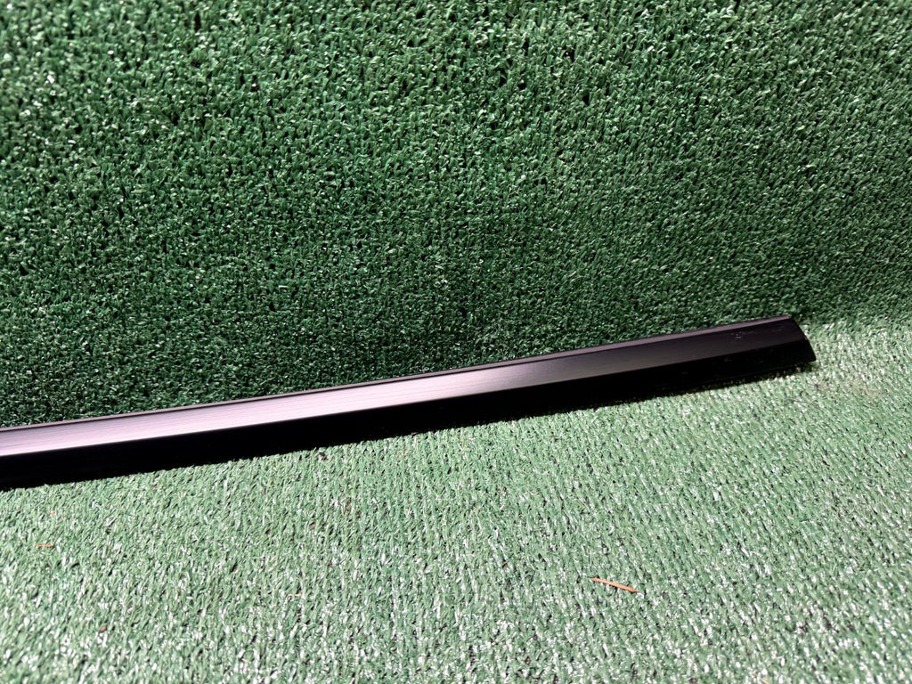 ♦️2020 – 2024 TESLA MODEL Y REAR LEFT DOOR WINDOW BELT MOLDING OEM, 1621170-00-C