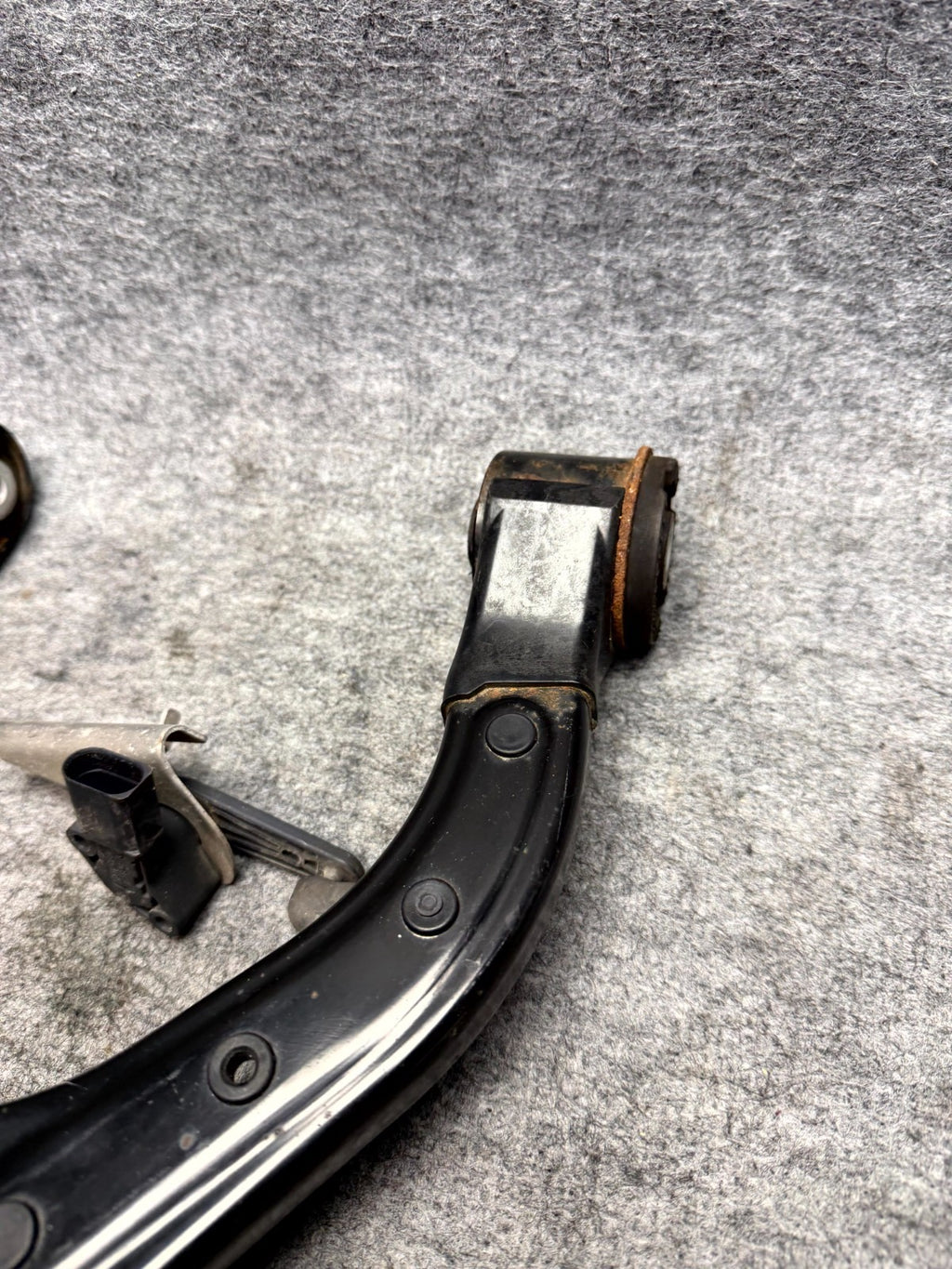♦️2016 - 2020 TESLA MODEL X FRONT LEFT SIDE UPPER CONTROL ARM OEM, 1027322-00-D