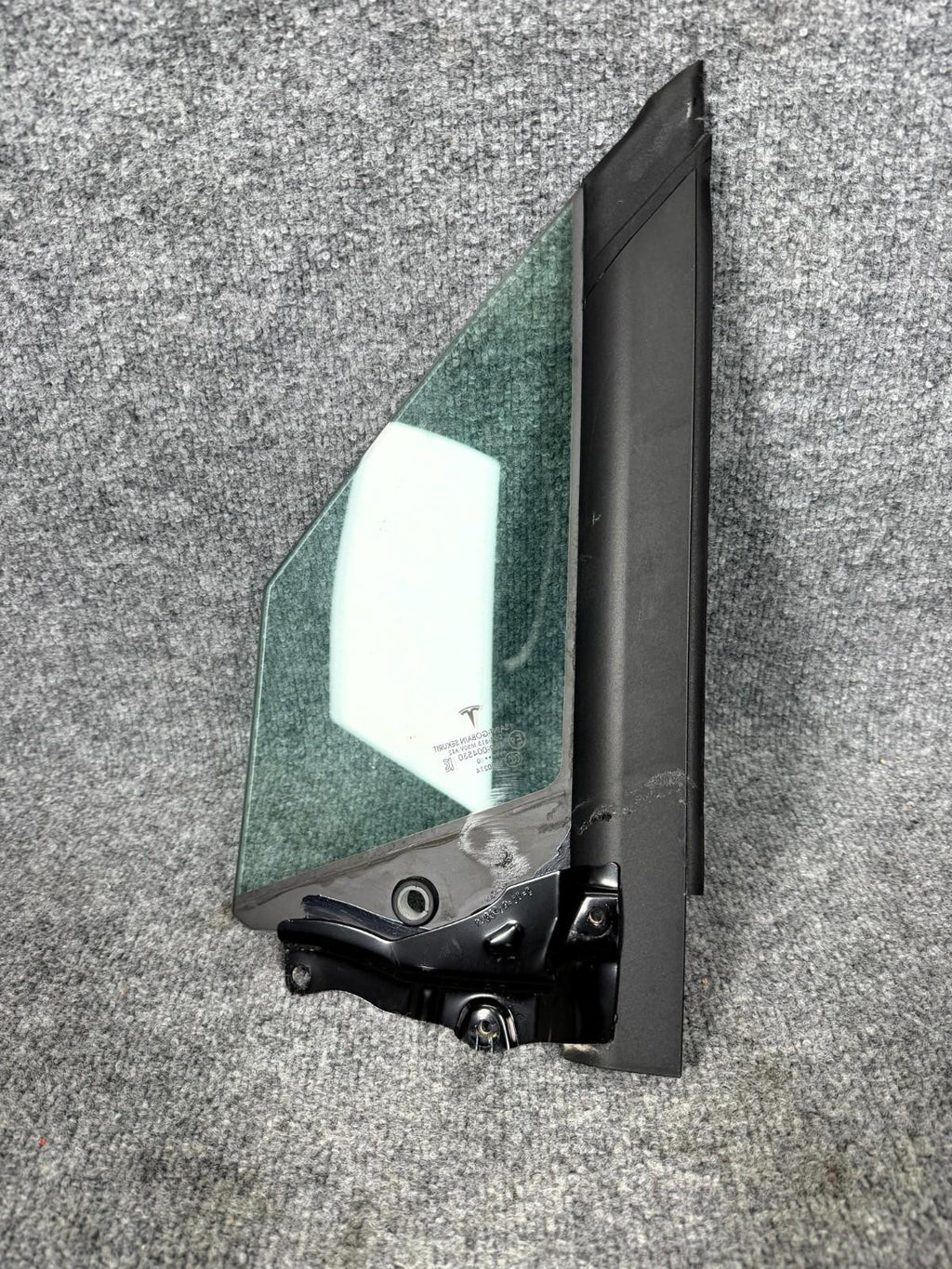 16-20 Tesla Model X Right Side Quarter Corner Glass Vent Window OEM, 43R-004530