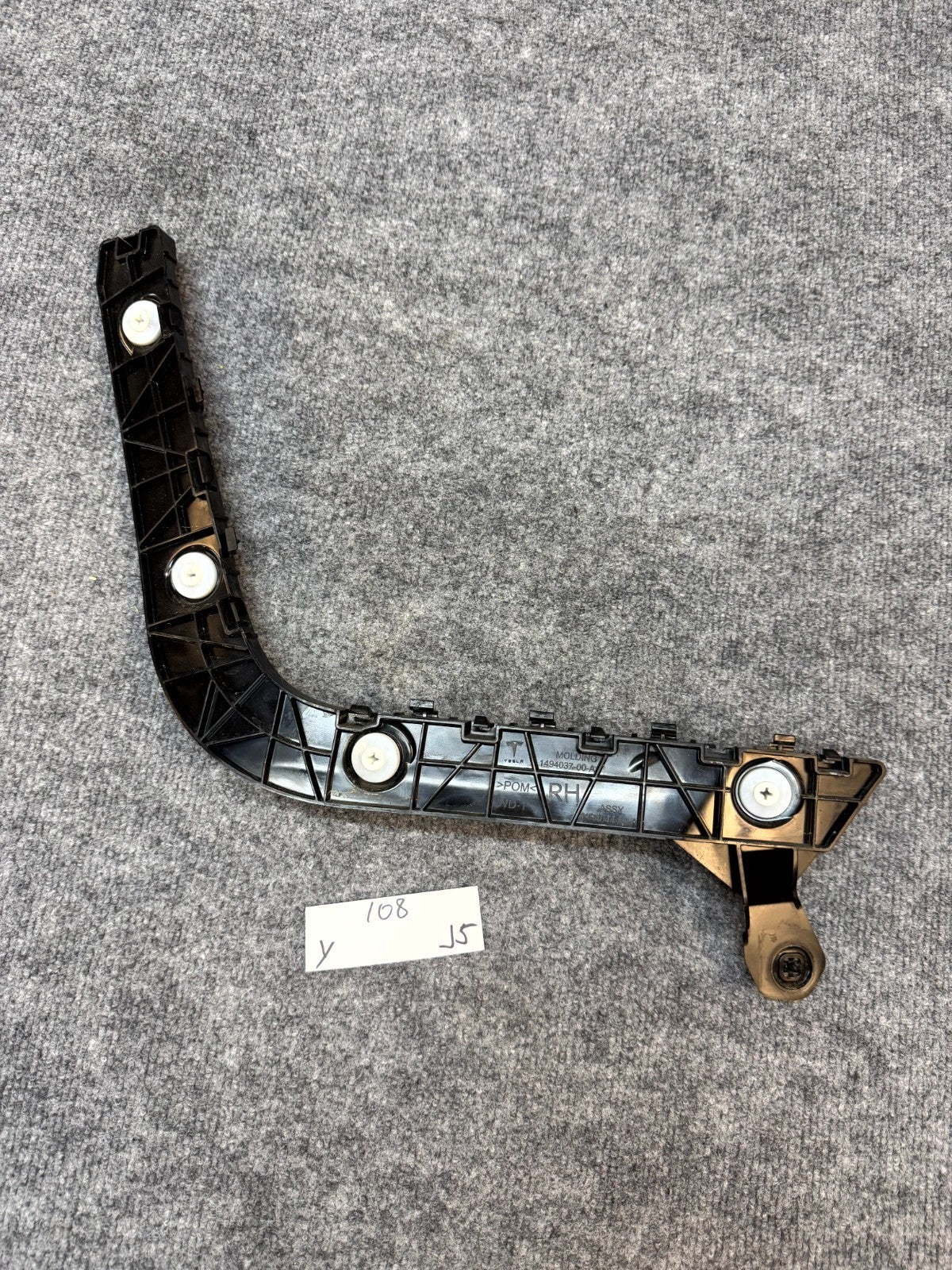 2020-2024 TESLA MODEL Y REAR RIGHT SIDE BUMPER RETAINER BRACKET OEM 1494037-00-A