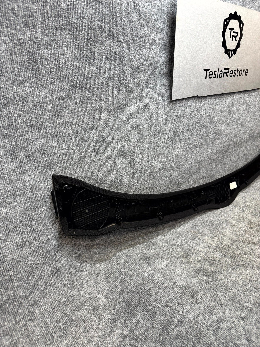 2020-2024 TESLA MODEL Y DASHBOARD DEFROSTER SPEAKER TRIM PANEL OEM, 1766372-00-A