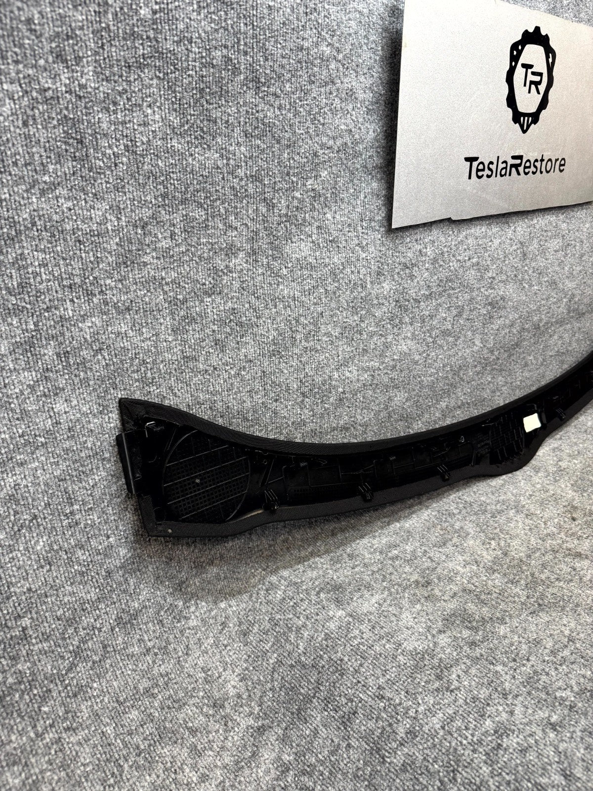 2020-2024 TESLA MODEL Y DASHBOARD DEFROSTER SPEAKER TRIM PANEL OEM, 1766372-00-A