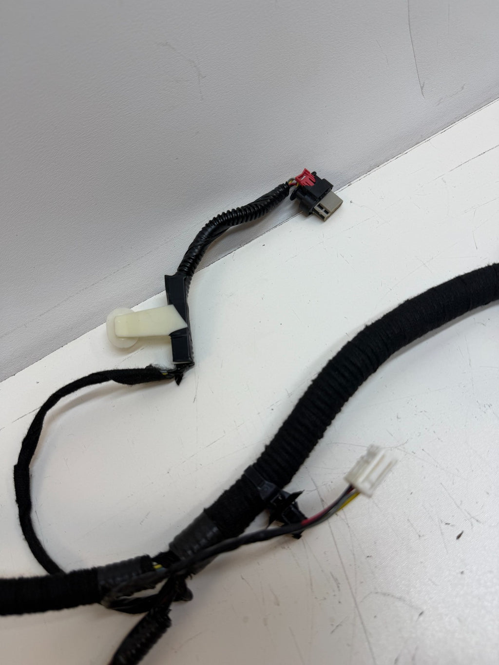 20-24 Tesla Model Y Rear Liftgate Trunk Wiring Harness & Connector 1616689-00-E
