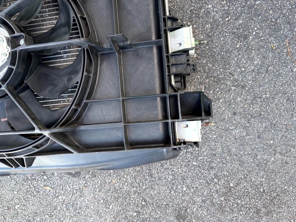 ♦️17–23 TESLA MODEL 3 COOLING RADIATOR W/ FAN SHROUD & GRILLE OEM, 1103545-00-A