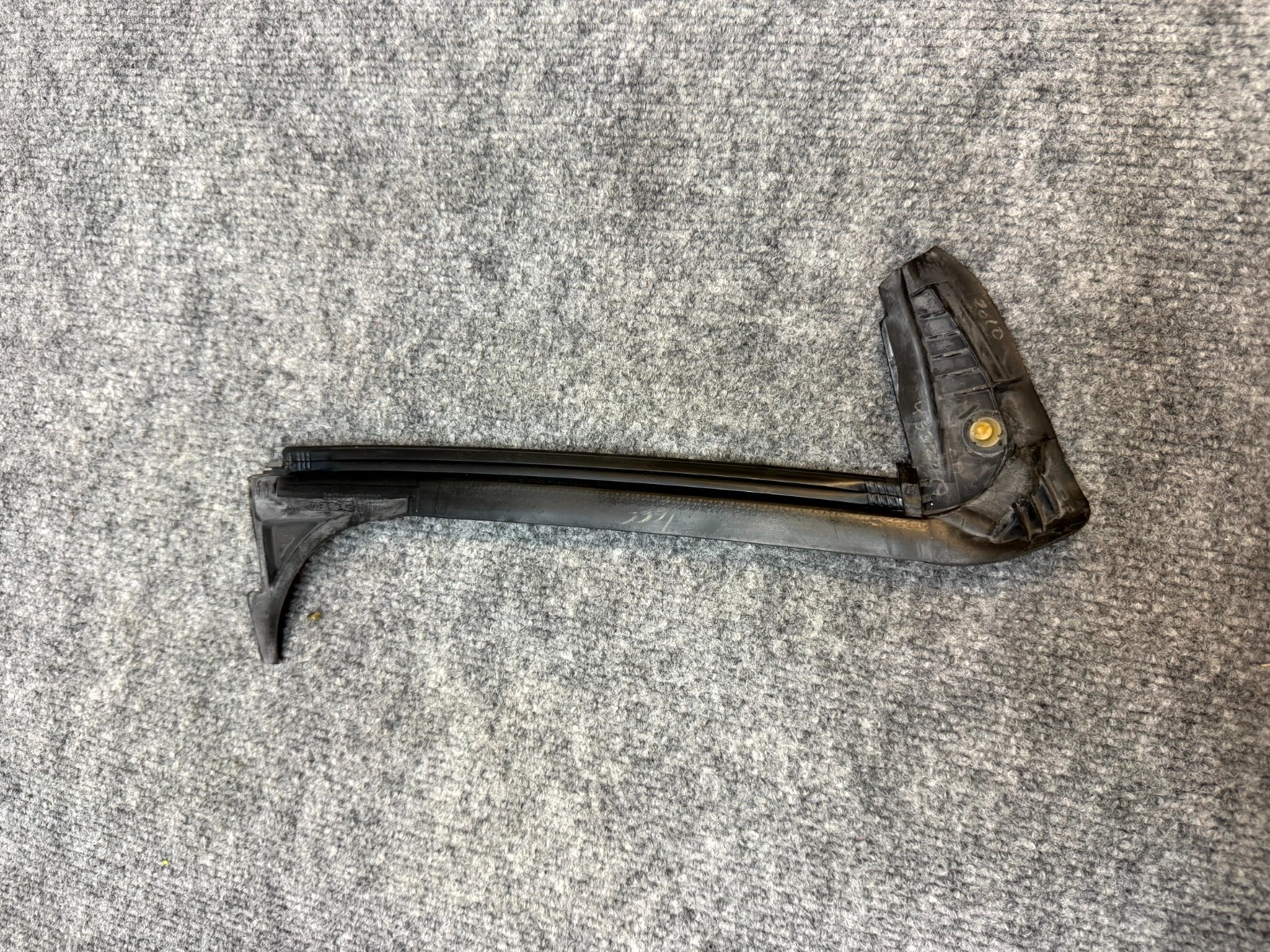 2020-2024 TESLA MODEL Y REAR RIGHT SIDE DOOR SEAL WEATHERSTRIP OEM, 1497714-00-D