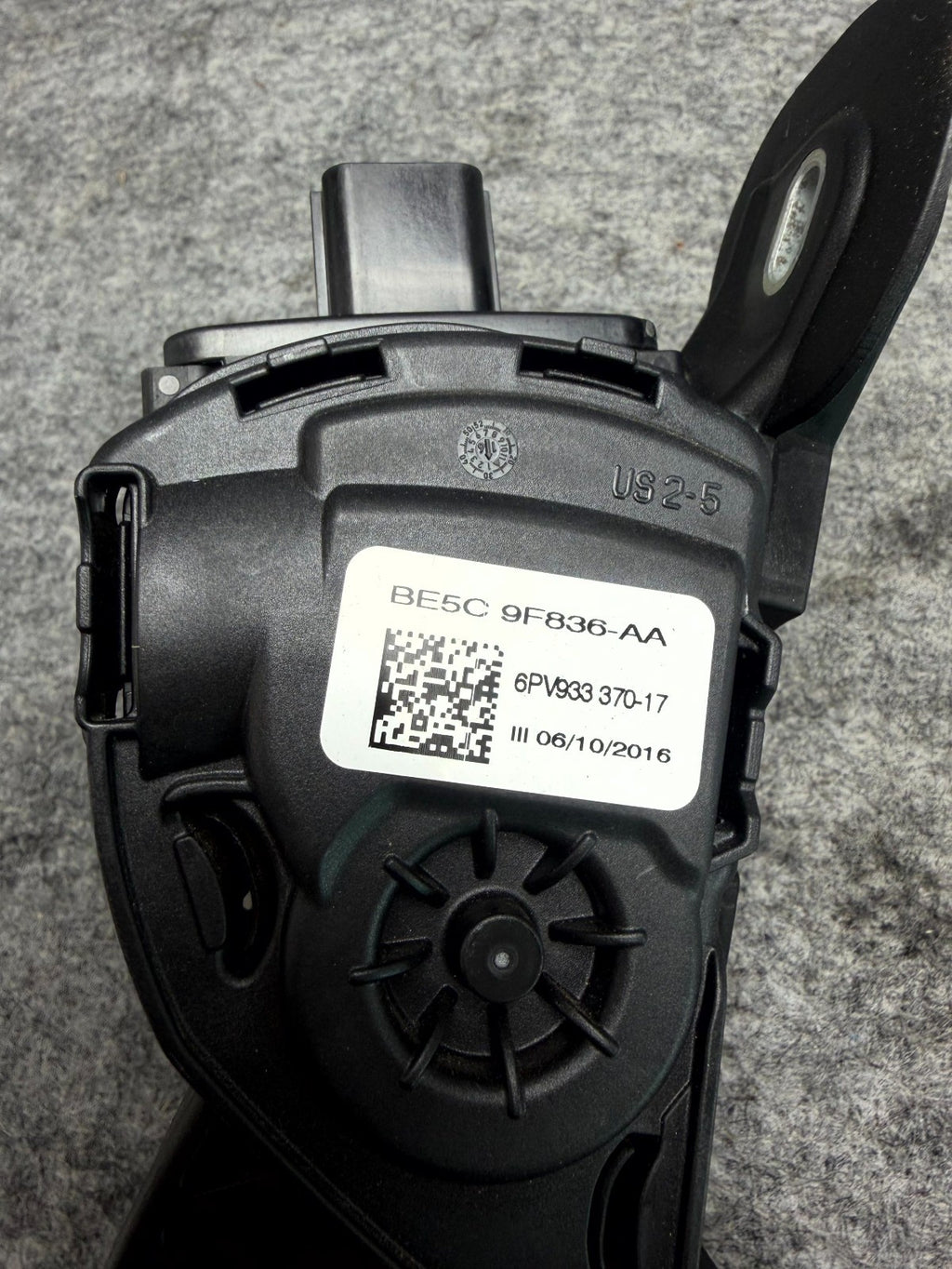 ♦️12-20 TESLA MODEL S LEFT SIDE ACCELERATOR GAS THROTTLE PEDAL OEM, 6PV933370-17