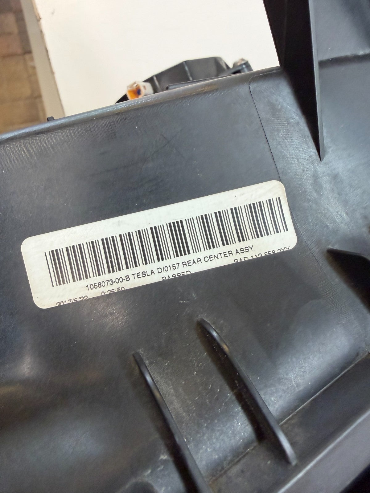 16-20 Tesla Model S Radiator Shutter Air Duct Center Intake Grille 1058073-00-B