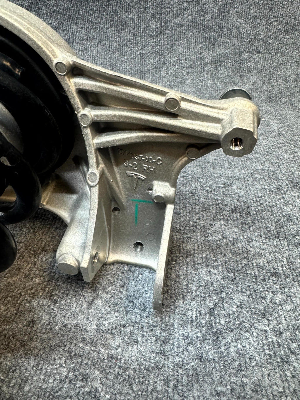 2020 - 2024 TESLA MODEL Y FRONT RIGHT SIDE SHOCK STRUT ABSORBER OEM 1188376-00-D