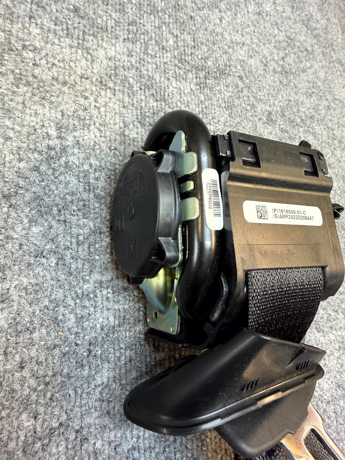 2020-2024 TESLA MODEL Y REAR LEFT DRIVER SIDE 2ND ROW SEAT BELT OEM 1616500-01-C