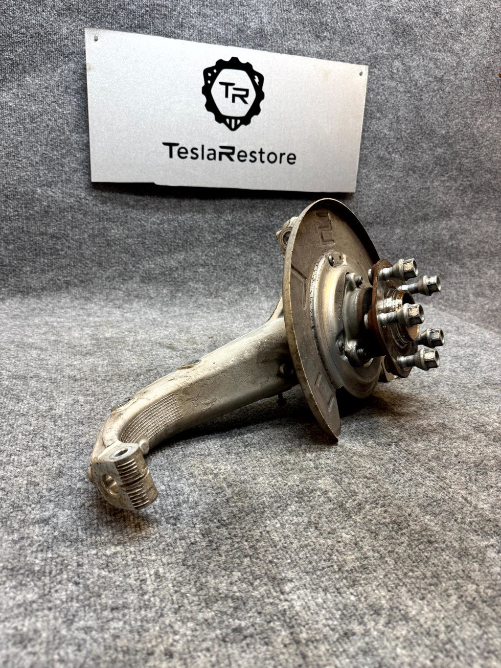 2017 - 2023 TESLA MODEL 3 FRONT RIGHT SIDE SPINDLE KNUCKLE HUB OEM, 1044316-00-E
