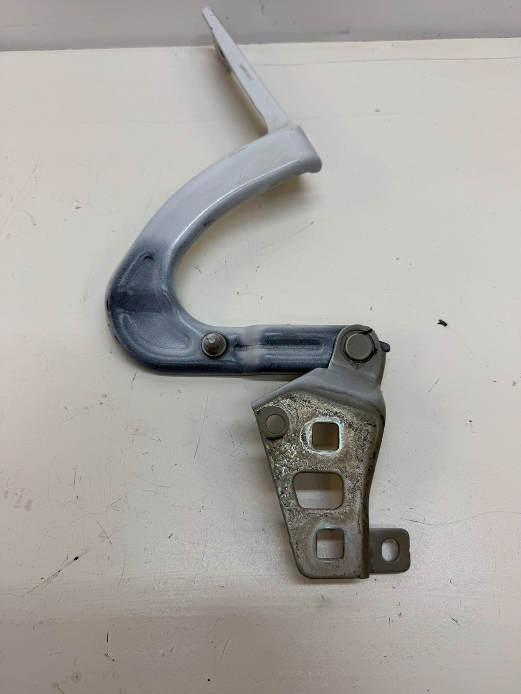20-24 Model Y Front Left Side Hood Bonnet Hinge Closure w/ Shock 1496267-00-C