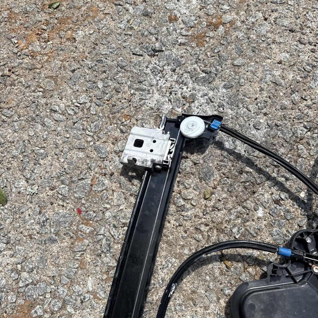 ♦️17-23 TESLA MODEL 3 FRONT LEFT DOOR WINDOW REGULATOR W/ MOTOR OEM 1096620-20-J