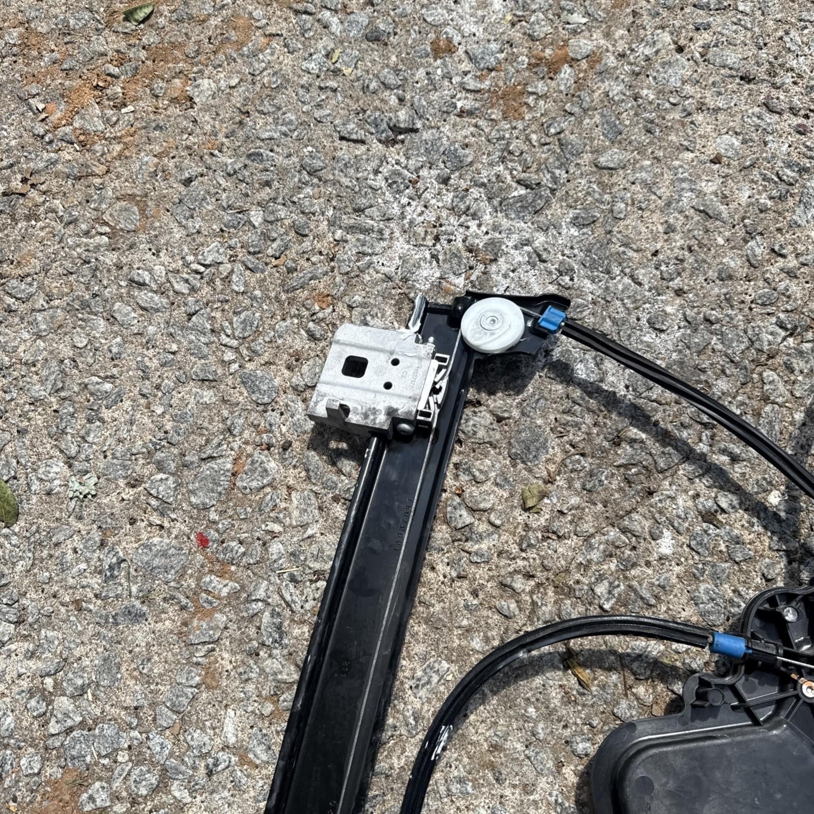 ♦️17-23 TESLA MODEL 3 FRONT LEFT DOOR WINDOW REGULATOR W/ MOTOR OEM 1096620-20-J