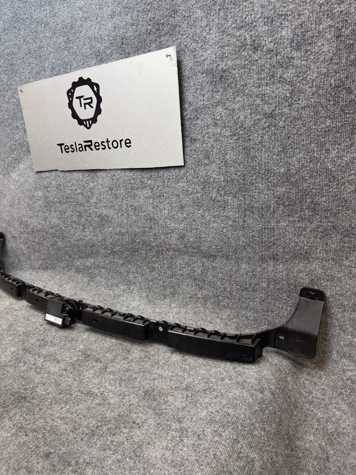 17-24 TESLA MODEL 3 Y REAR BUMPER SUPPORT BRACKET W/ BCM CONTROL OEM, 109785500F
