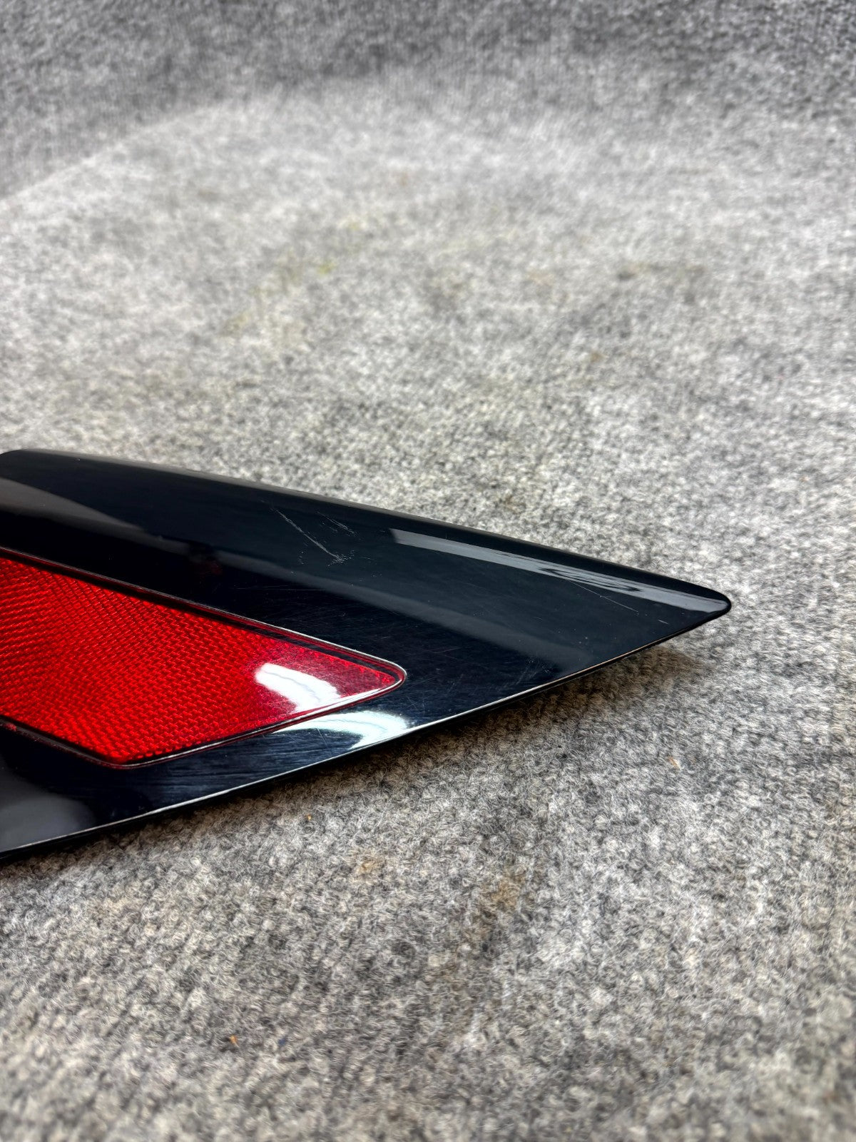 2017–2023 TESLA MODEL 3 RIGHT TAIL LIGHT REFLECTOR COVER TRIM OEM, 1100781-99-D