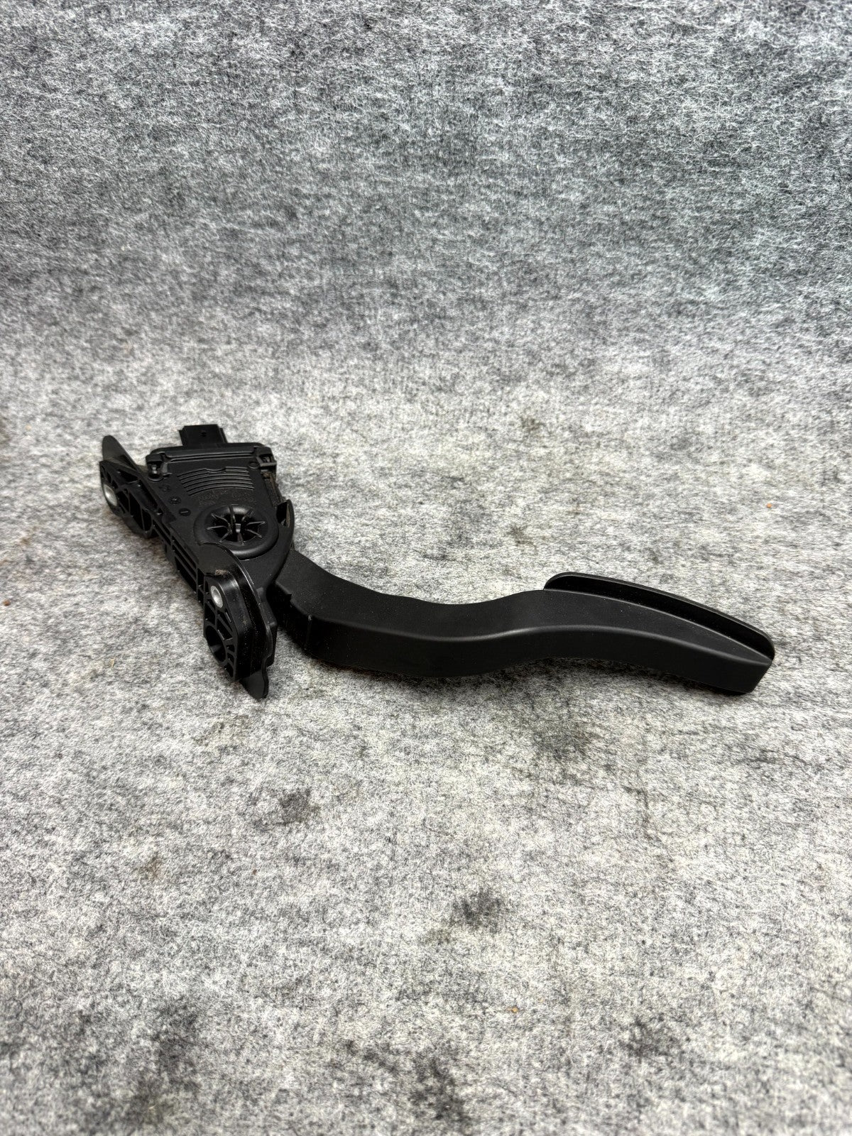 ♦️12-20 TESLA MODEL S LEFT SIDE ACCELERATOR GAS THROTTLE PEDAL OEM, 6PV933370-17