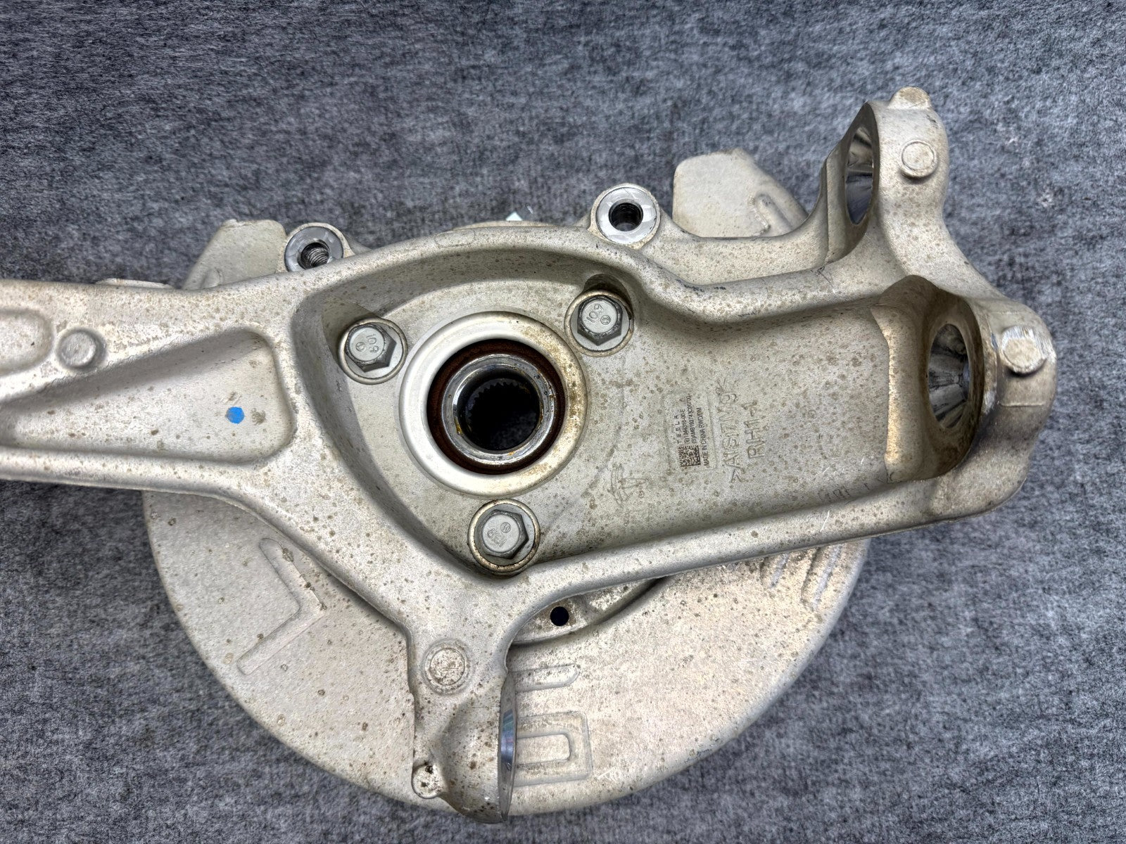 ♦️17-23 TESLA MODEL 3 FRONT RIGHT SIDE SPINDLE KNUCKLE WHEEL HUB OEM, 104431600E
