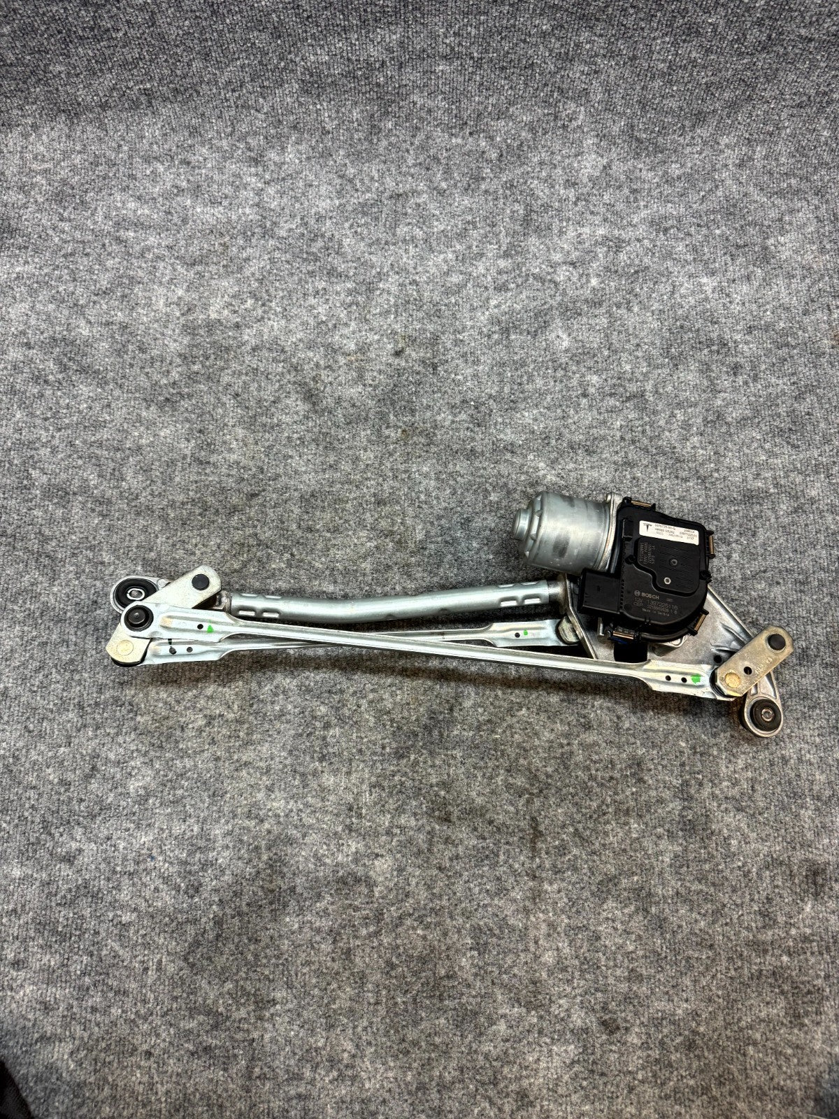 2017 - 2023 TESLA MODEL 3 FRONT WINDSHIELD WIPER MOTOR OEM, 1076725-00-G