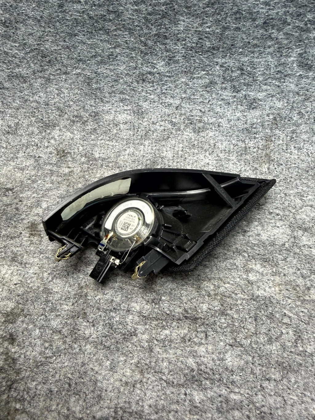 ♦️2017-2023 TESLA MODEL 3 LEFT SIDE DOOR SPEAKER TWEETER TRIM OEM, 1079741-00-A