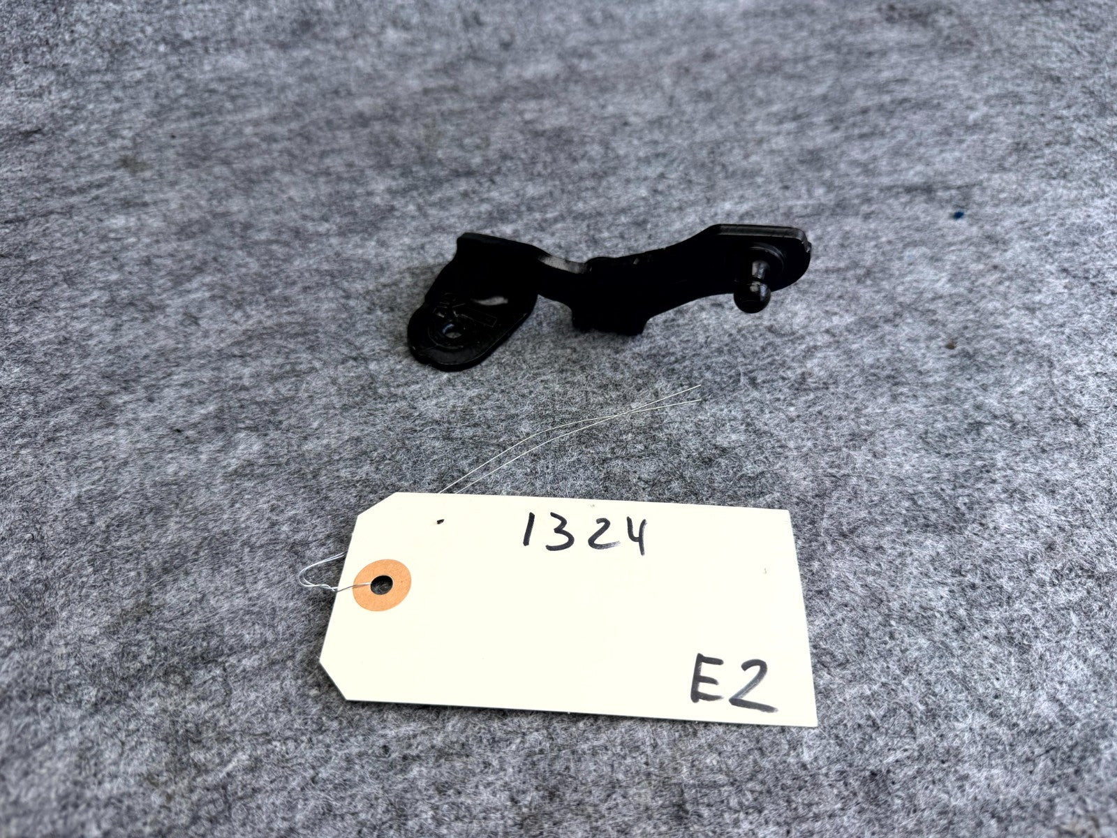 ♦️2017-2023 TESLA MODEL 3 FRONT RIGHT SIDE HOOD STRUT BRACKET OEM, 1089586-00-C