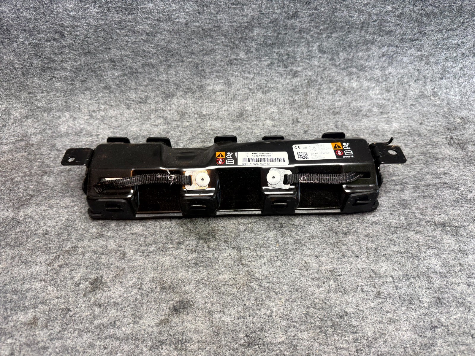 ♦️2012-2016 TESLA MODEL S FRONT RIGHT SIDE KNEE REBAG ASSEMBLY OEM, 1005260-00-G