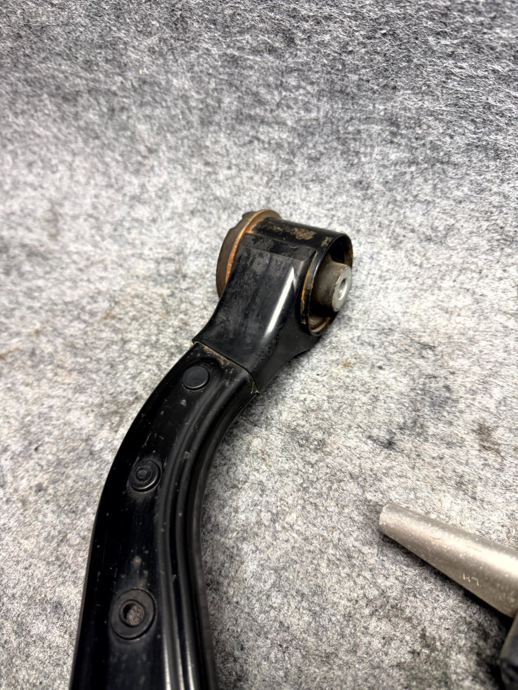 ♦️2016 - 2020 TESLA MODEL X FRONT LEFT SIDE UPPER CONTROL ARM OEM, 1027322-00-D