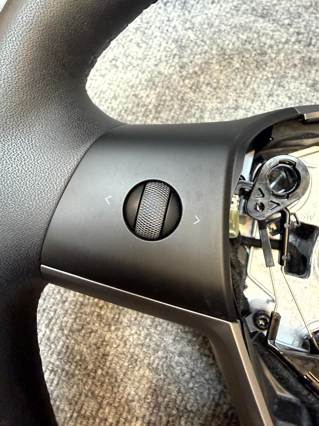 2020 - 2024 TESLA MODEL Y HEATED LEATHER STEERING WHEEL BLACK OEM, 1490214-00-B